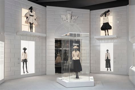 christian dior london ausstellung|Christian Dior designer of dreams.